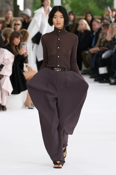 Look 14